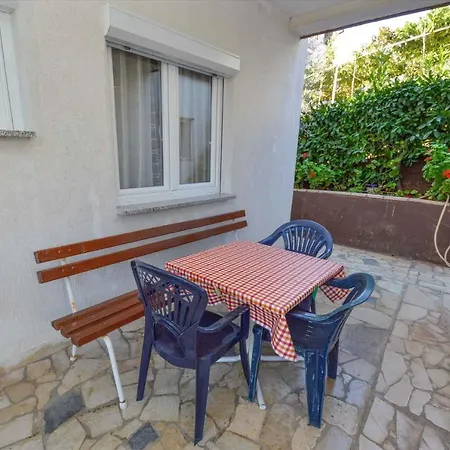 In With Two-bedrooms 3 *