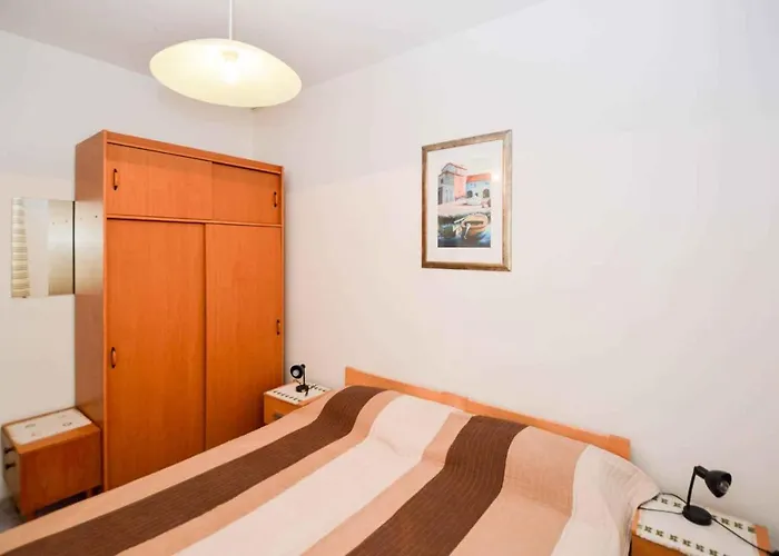 In With Two-bedrooms 3 Lägenhet