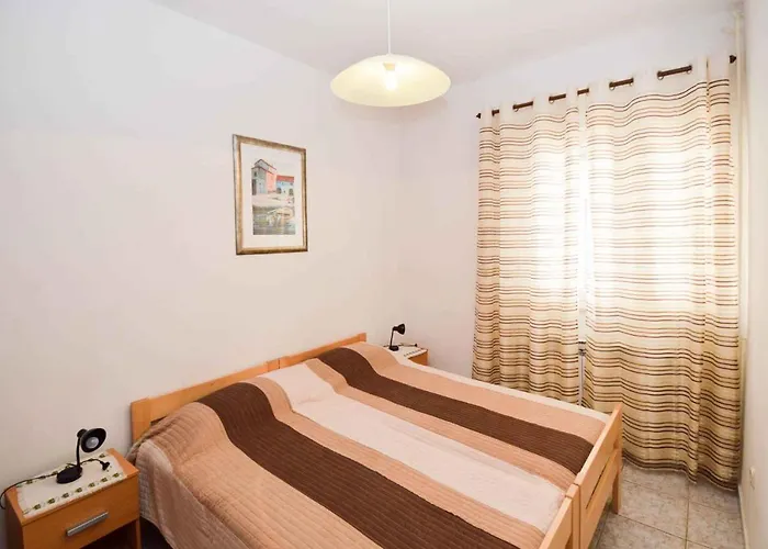 In With Two-bedrooms 3 *