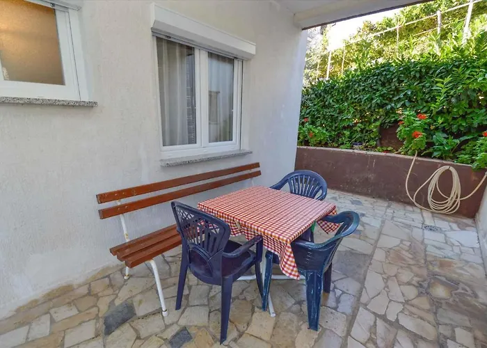 In With Two-bedrooms 3 *