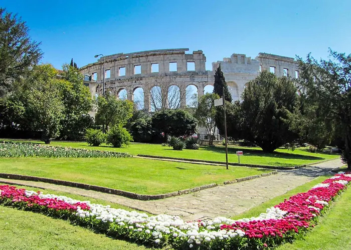 In With Two-bedrooms 3 * Pula