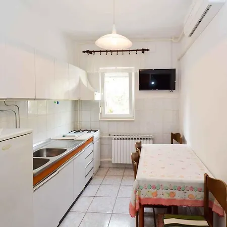 In Pula With Two-bedrooms 3 Apartamento Pjescana Uvala