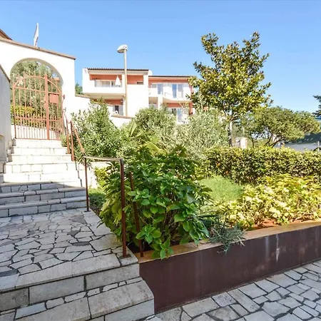 アパート In With Two-bedrooms 3