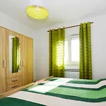 In With Two-bedrooms 3 Апартаменты Пула